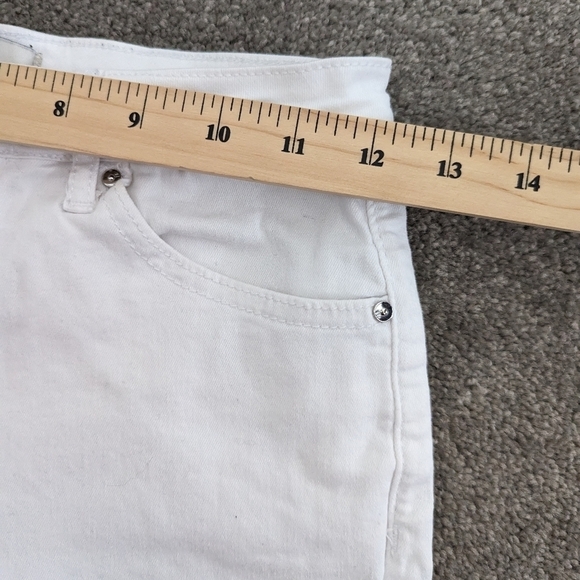 FOREVER 21 high rise white denim shorts Waist 25 Size Xsmall Small - Picture 3 of 9